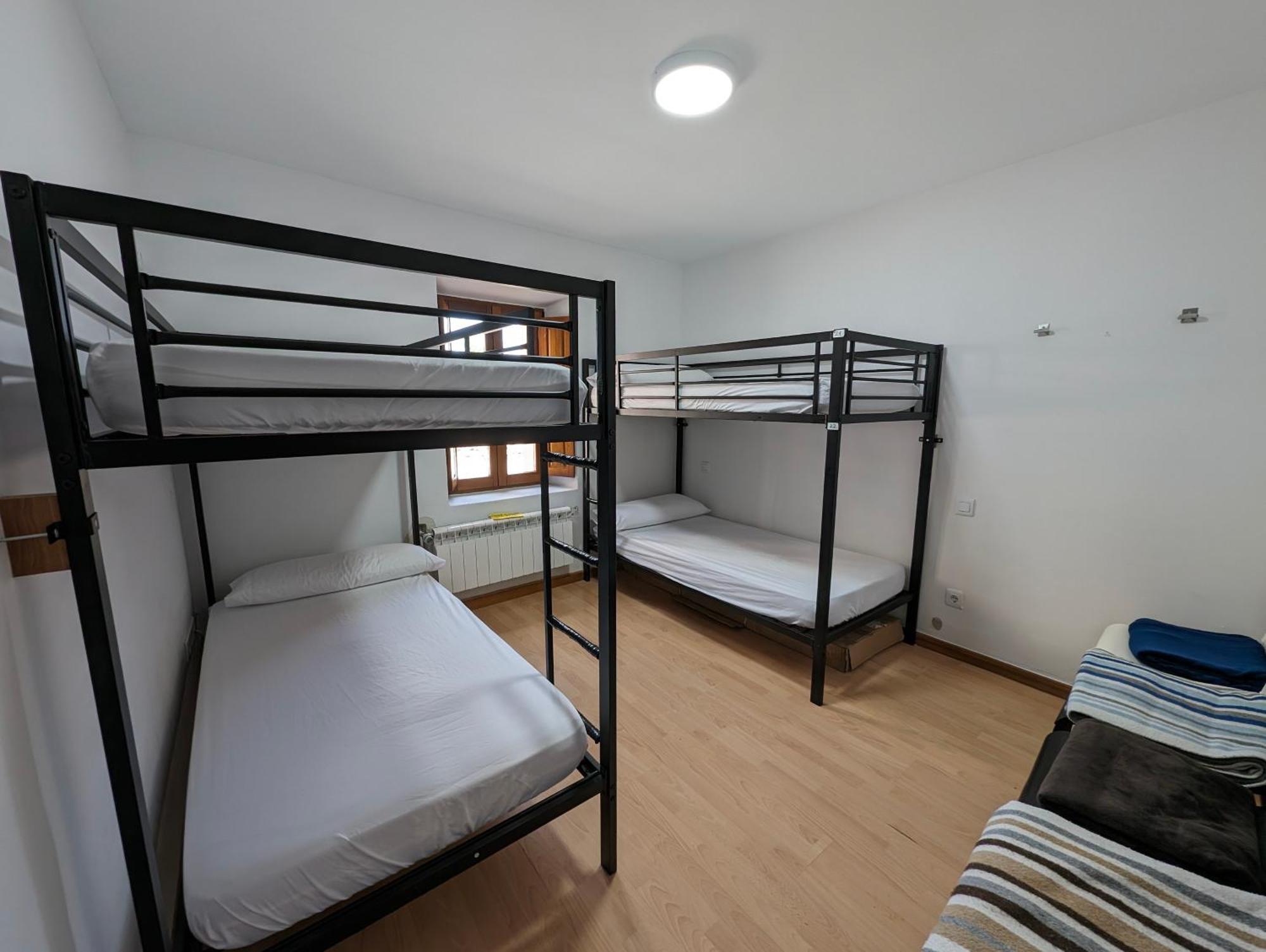 Albergue El Alfar/Pilgrim Hostel ออร์นิโยส เดล กามิโน ภายนอก รูปภาพ