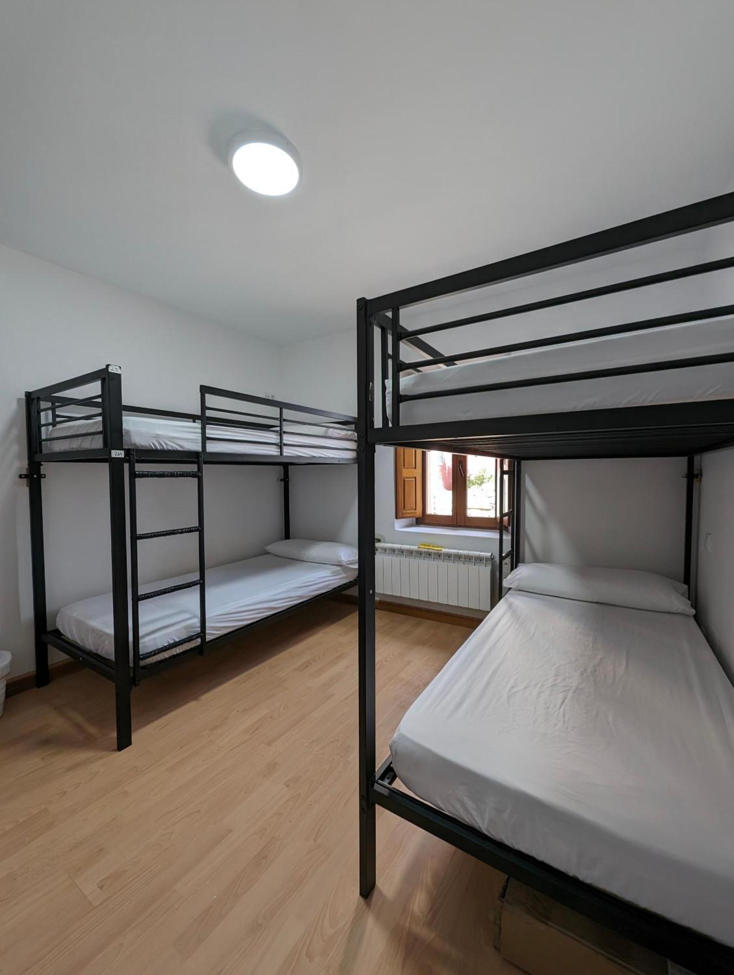 Albergue El Alfar/Pilgrim Hostel ออร์นิโยส เดล กามิโน ภายนอก รูปภาพ