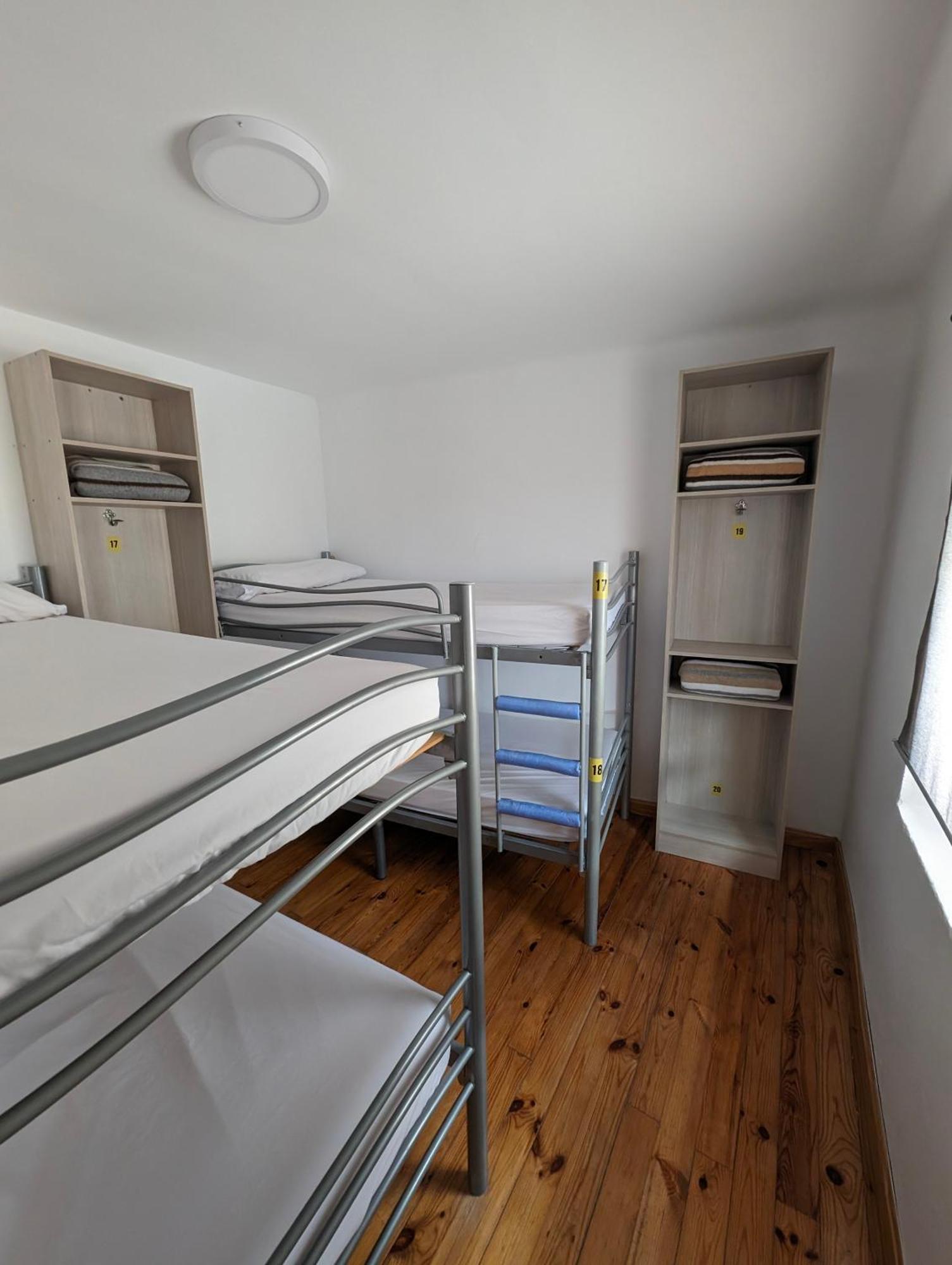 Albergue El Alfar/Pilgrim Hostel ออร์นิโยส เดล กามิโน ภายนอก รูปภาพ