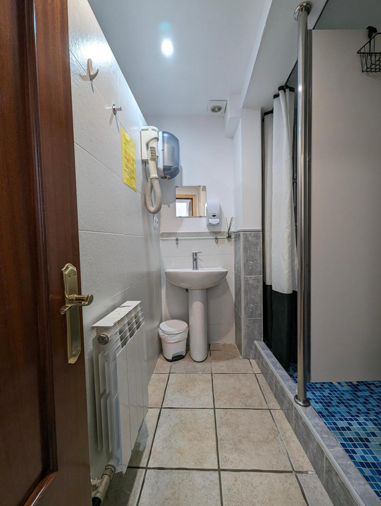 Albergue El Alfar/Pilgrim Hostel ออร์นิโยส เดล กามิโน ภายนอก รูปภาพ