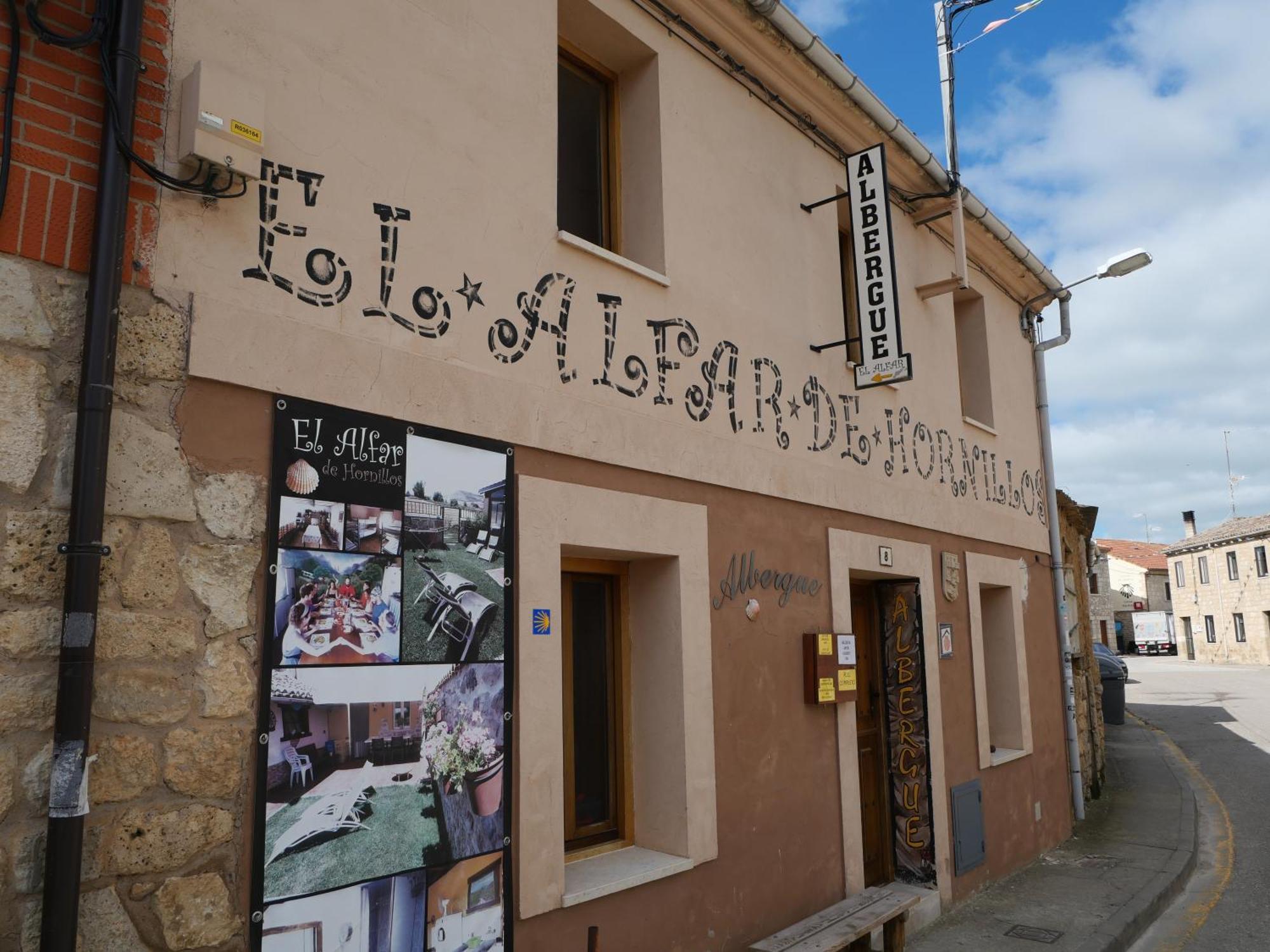 Albergue El Alfar/Pilgrim Hostel ออร์นิโยส เดล กามิโน ภายนอก รูปภาพ