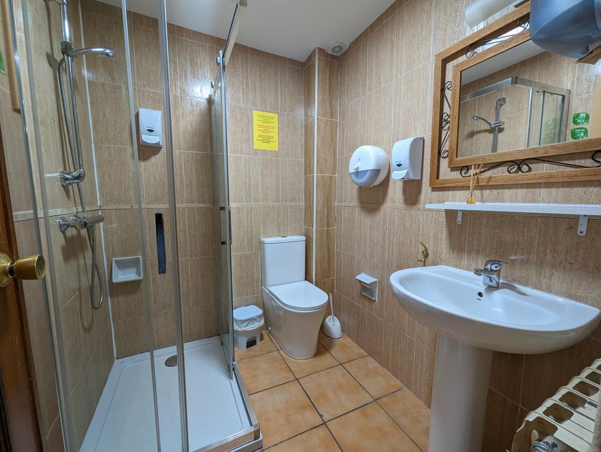 Albergue El Alfar/Pilgrim Hostel ออร์นิโยส เดล กามิโน ภายนอก รูปภาพ